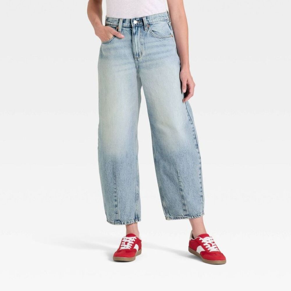 Universal Thread Light Blue Barrel Jeans